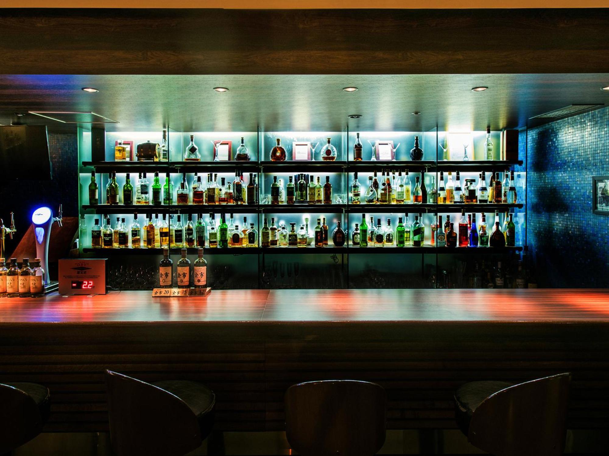 فندق بريمير -تسيوباكي- سابورو المظهر الخارجي الصورة A bar in a nightclub