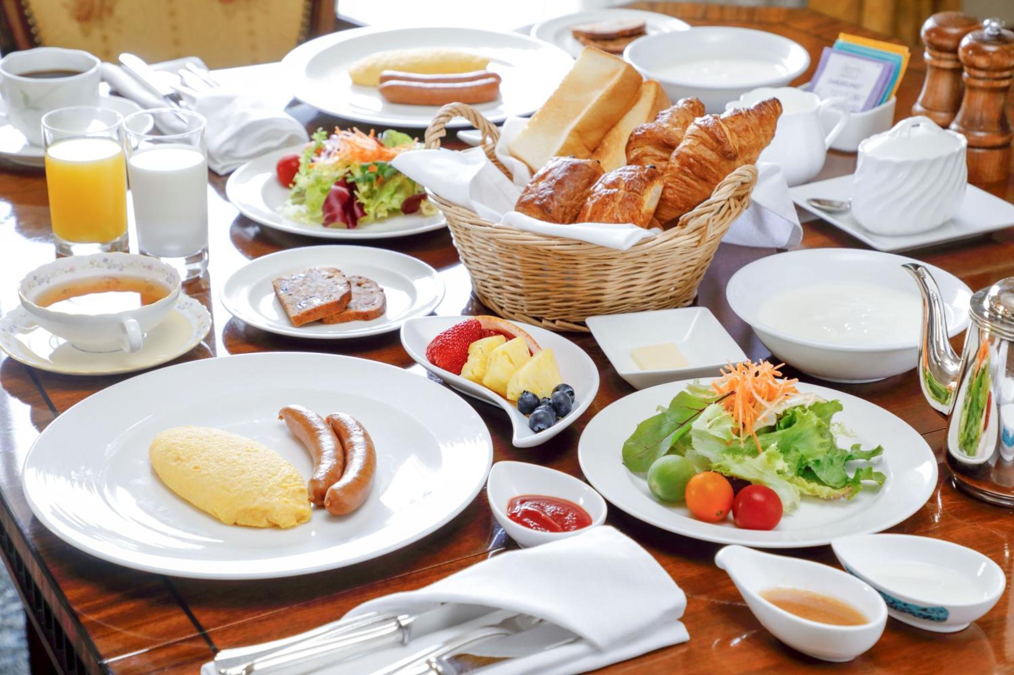 فندق بريمير -تسيوباكي- سابورو الغرفة الصورة A typical Western breakfast